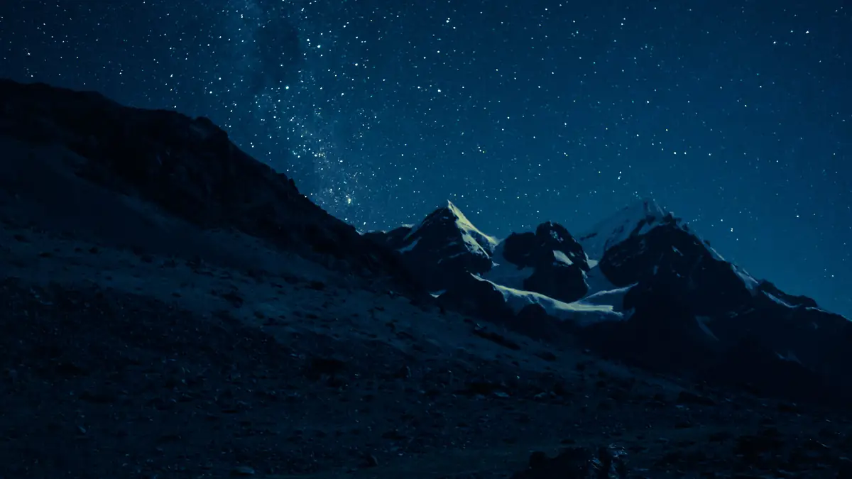 Starry sky over the ice peaks of the Vilcanota, as the night in the tent shows it