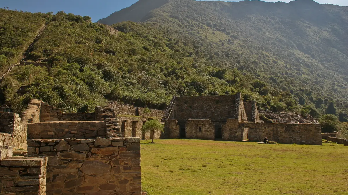 Buildings on the main plaza of Choquequirao