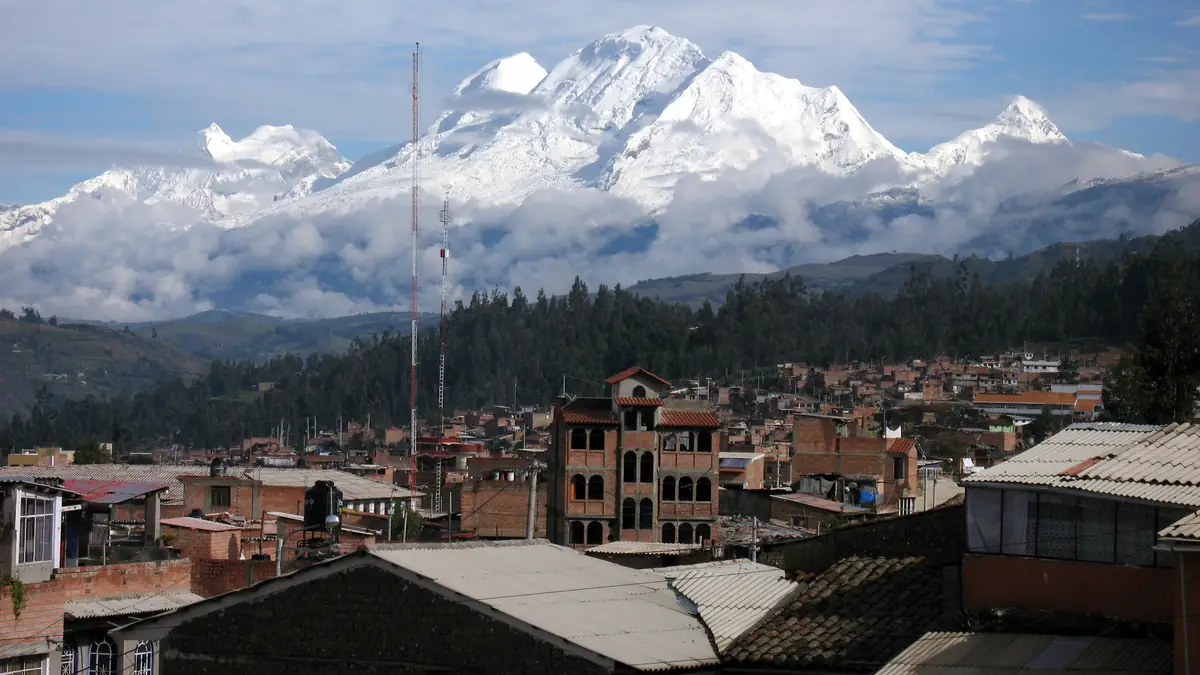 Huascarán above the rooftops of Huaraz