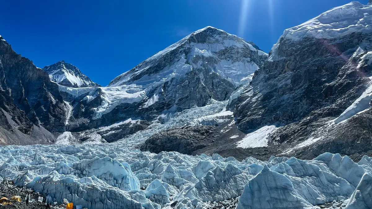 Der Khumbu-Eisbruch unter der Westschulter des Everest