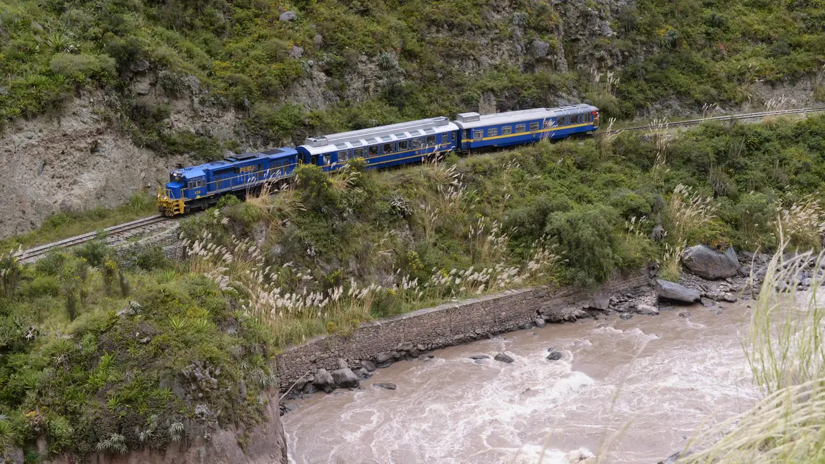 Train to Machu Picchu above the Urubamba – the line on which Km 104 lies
