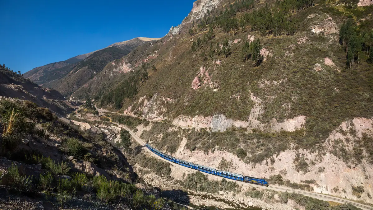 PeruRail Vistadome train in the valley between Poroy and Ollantaytambo