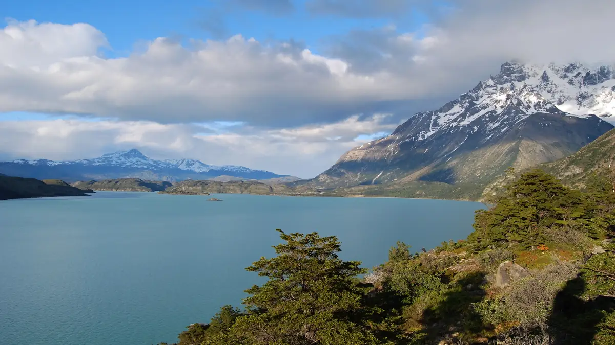Der Weg am Lago Nordenskjöld zwischen Torre Central und Los Cuernos