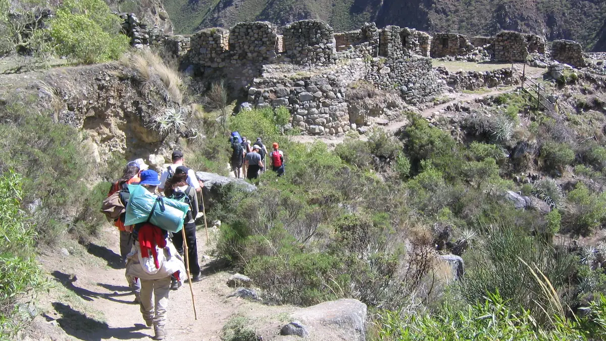Hikers at Inca ruins on the way to Machu Picchu