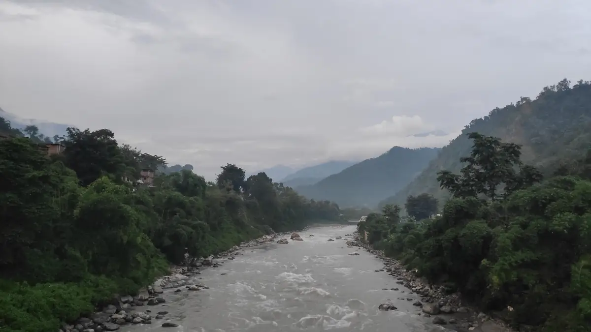 Der Budhi Gandaki im unteren Tal, grün und breit