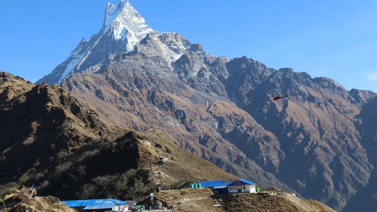 Machapuchare über den Lodges des High Camp am Mardi Himal Trek