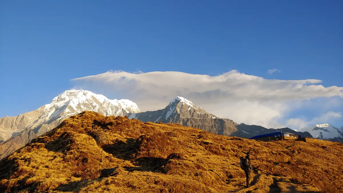 Annapurna Süd und Hiunchuli im Morgenlicht von Badal Danda