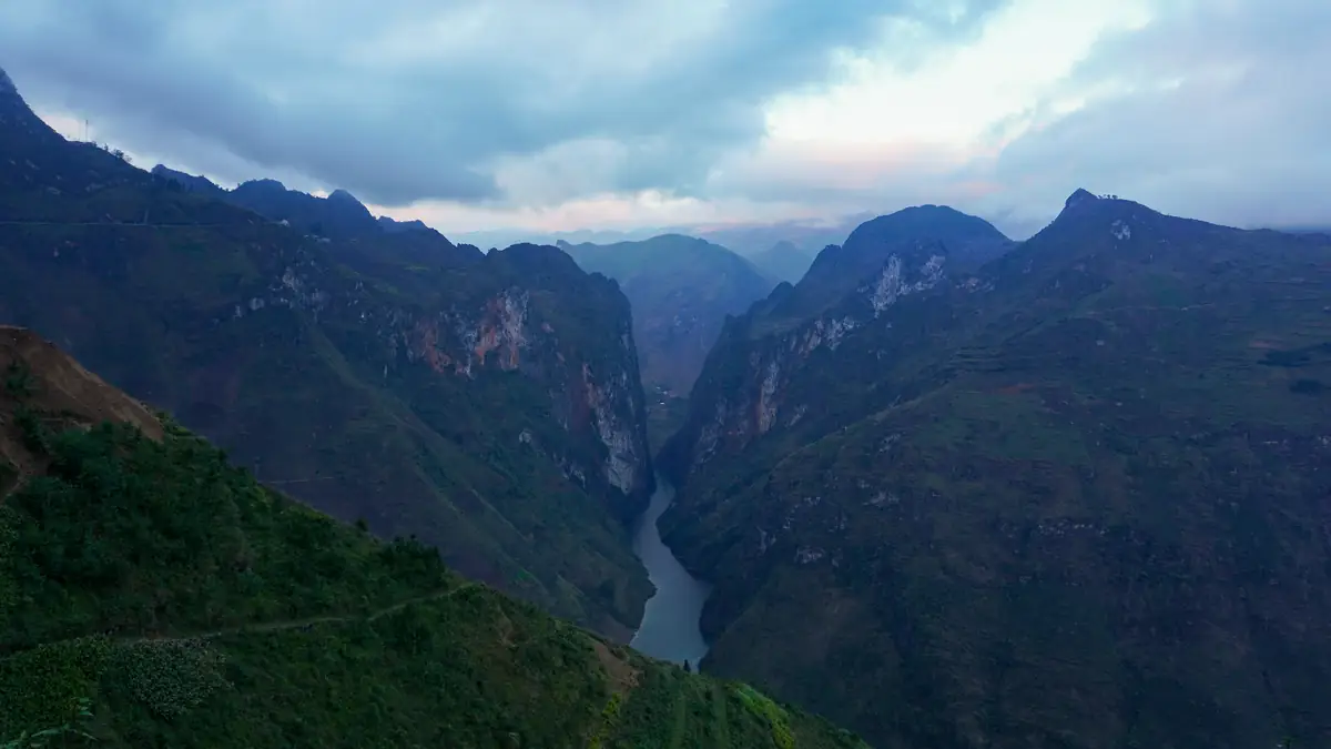 The Nho Que gorge between Dong Van and Meo Vac at dusk