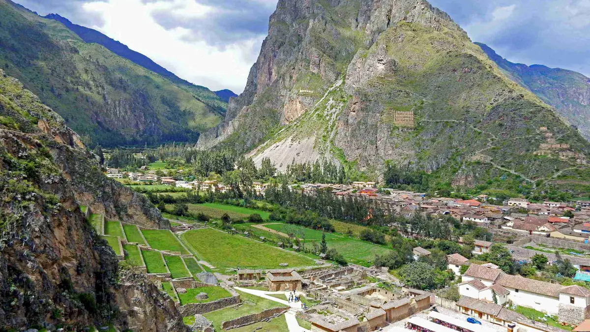 Ollantaytambo with terraces and valley, where the trains to Aguas Calientes leave