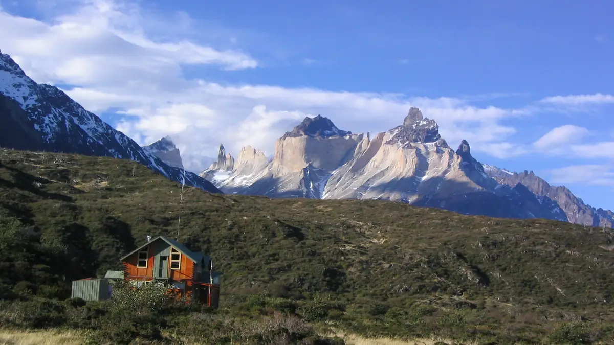 Refugio Los Cuernos below the Cuernos del Paine