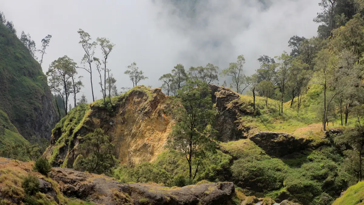 Near the Aik Kalak hot springs below the crater lake