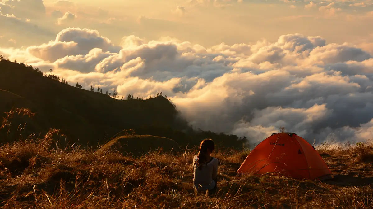 Zeltlager über den Wolken am Kraterrand des Rinjani