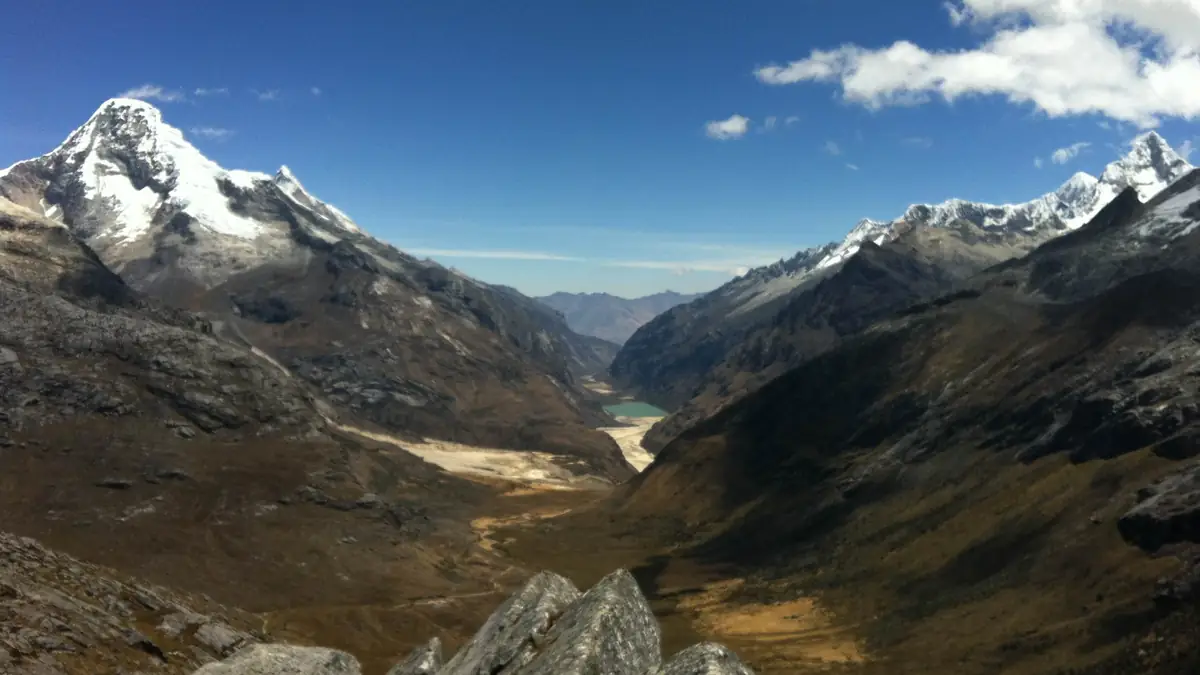 Blick vom Punta Unión hinunter ins Santa-Cruz-Tal mit See