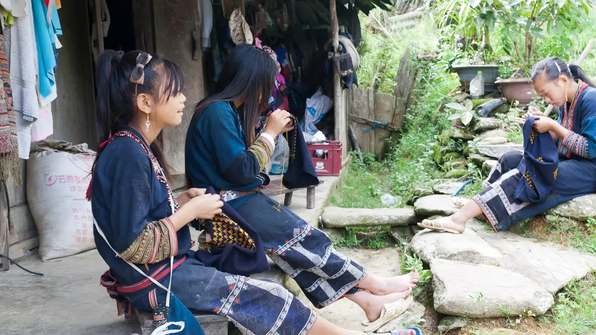 Hmong-Frauen in Sa Pa beim Sticken